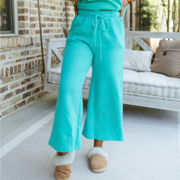 Boutique 2 piece textured capri set wore once - Picture 8 of 9